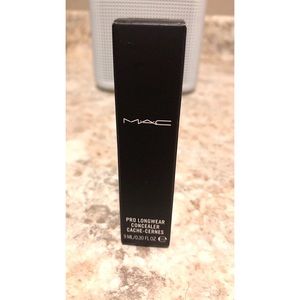 NEW in box MAC Pro Longwear Concealer NW20